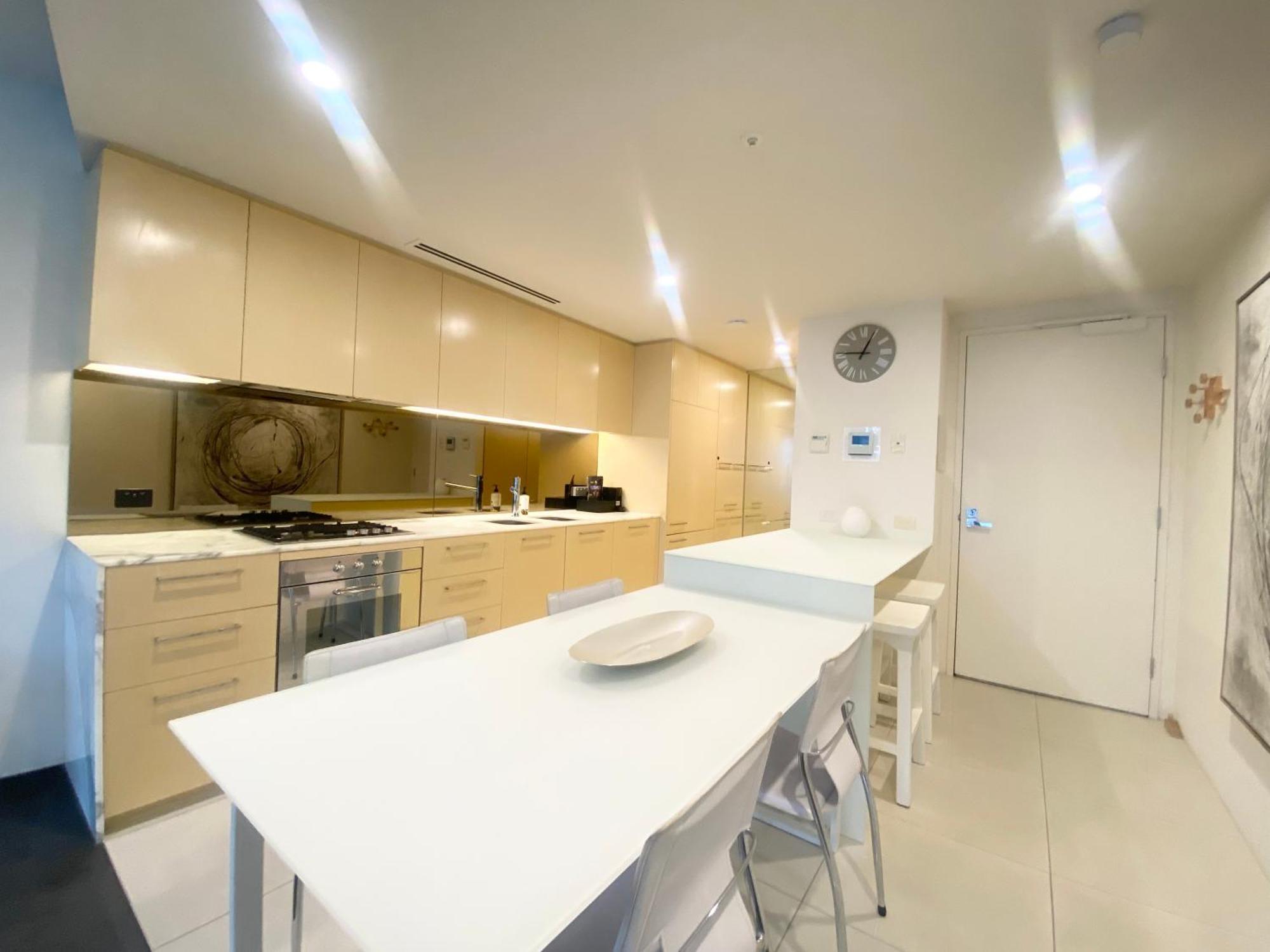 Yve 1401, Views To The Bay & Beyond. Apartment