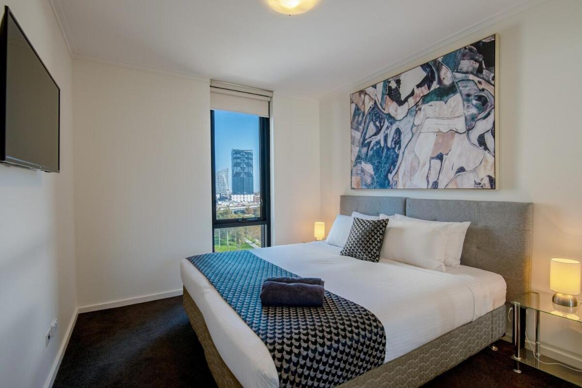 View Opposite Casino And Mcec With Balcony Apartment Melbourne