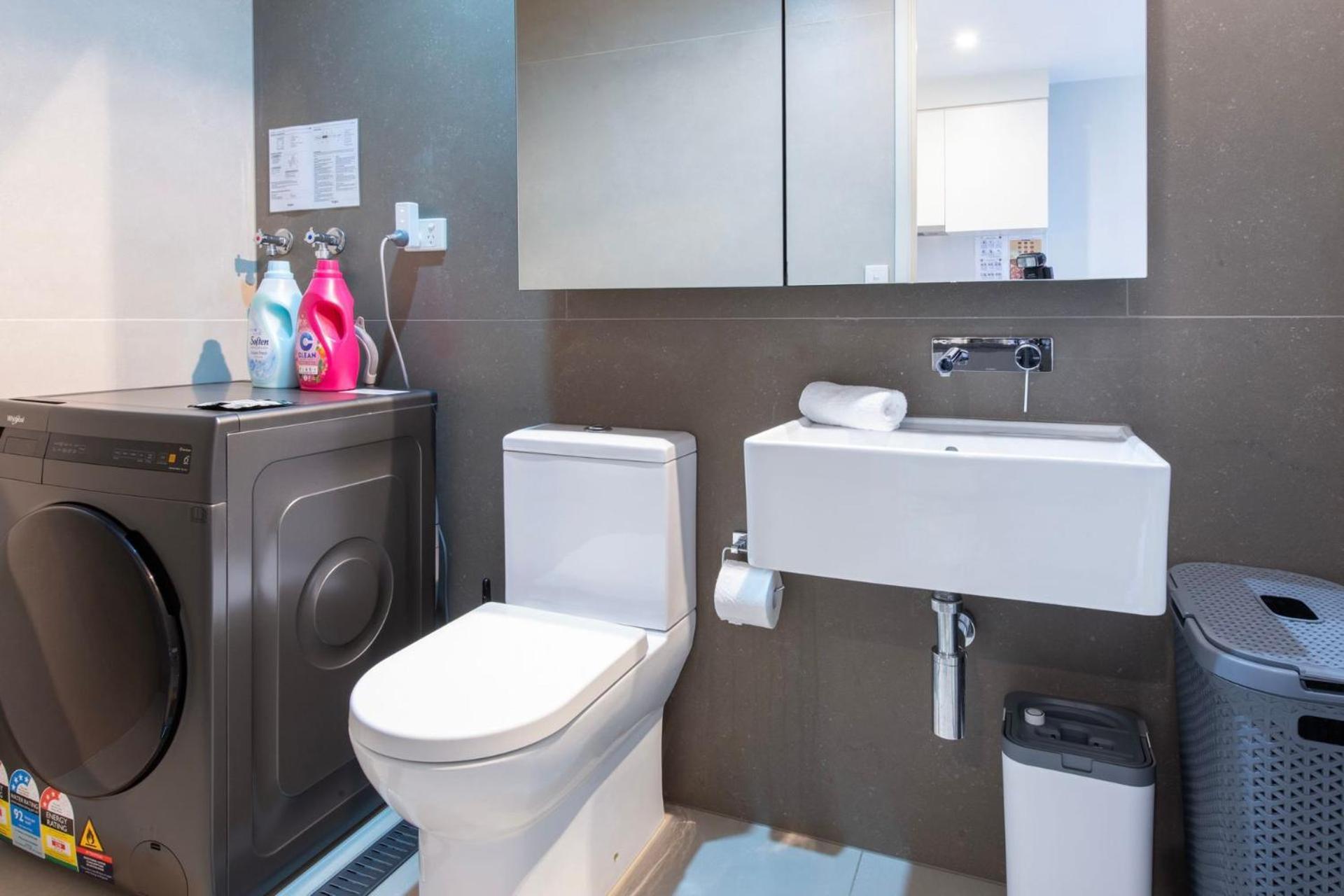 Skyline Serenity 1 Bedroom Oasis With Pool & Gym Apartment *