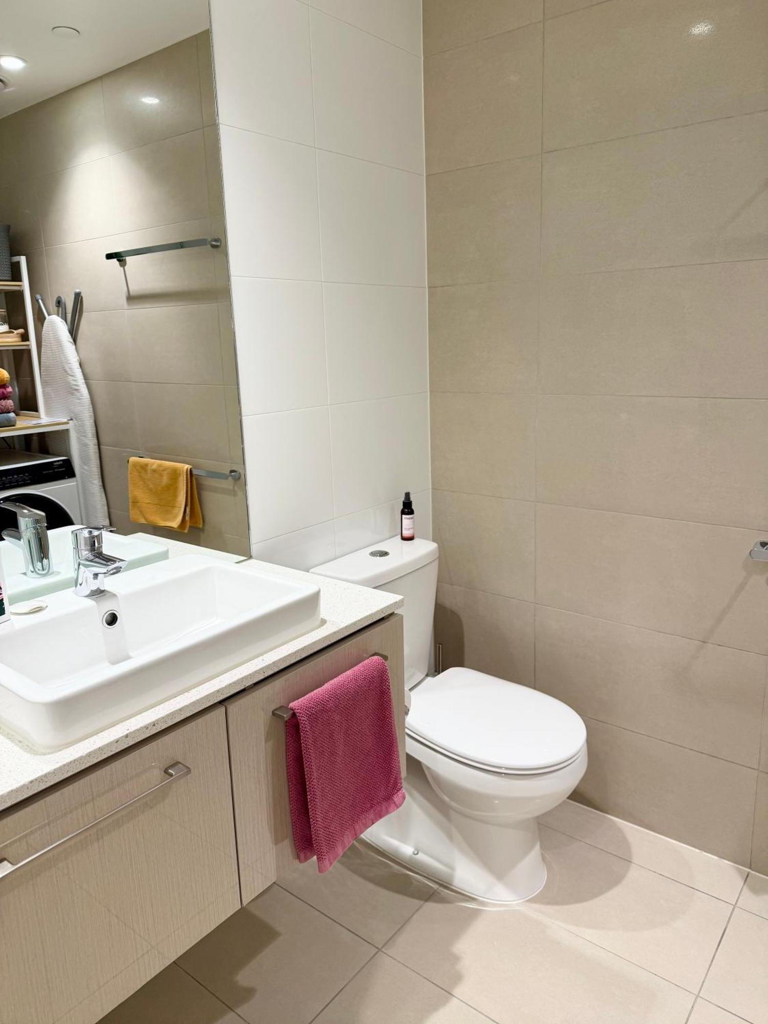 Lonsdale St Luxury Cbd Family With Free Parking Apartment