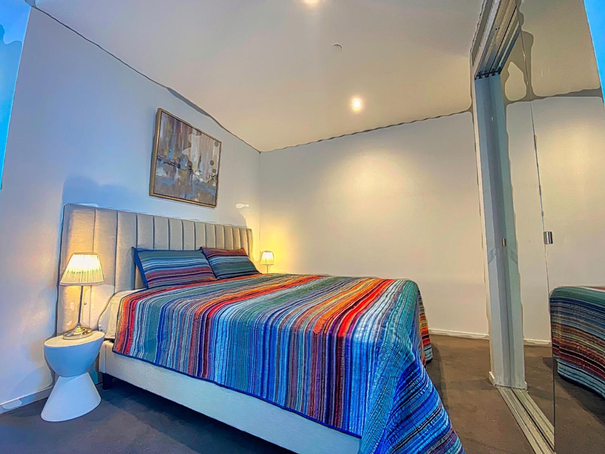 Aus108 - 1b1b With Breathtaking Views *