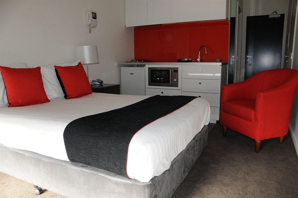 Comfort On Elizabeth 4*