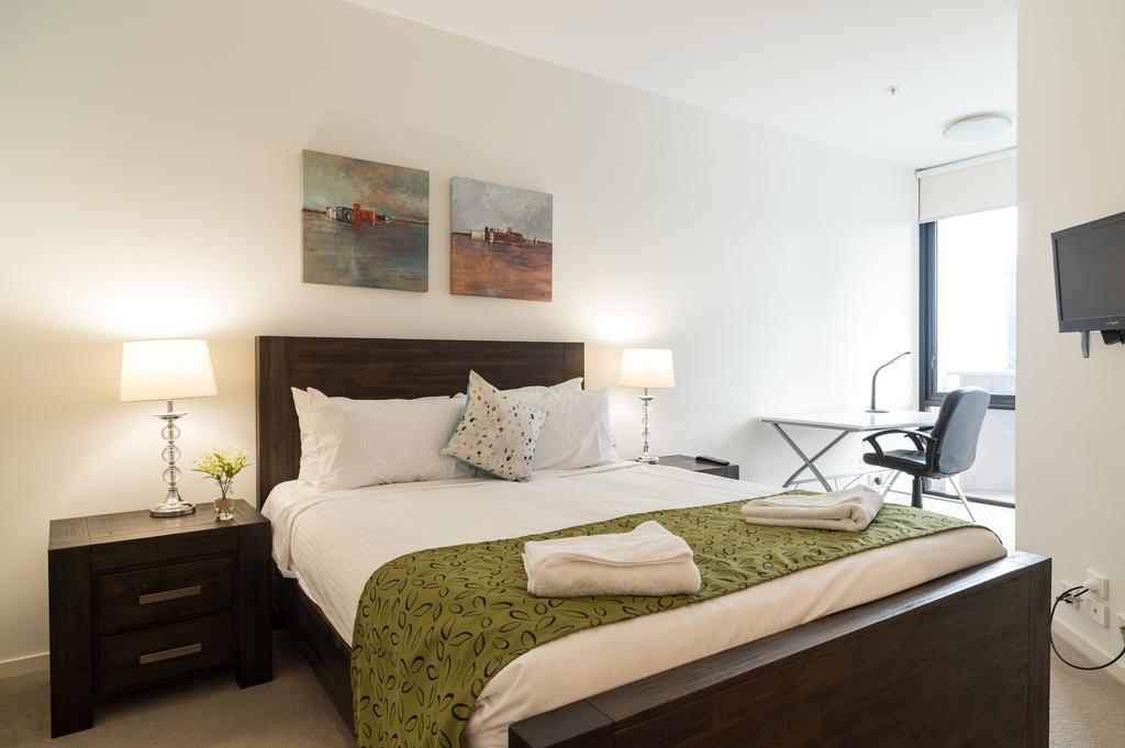 Akom At Docklands Aparthotel 4*