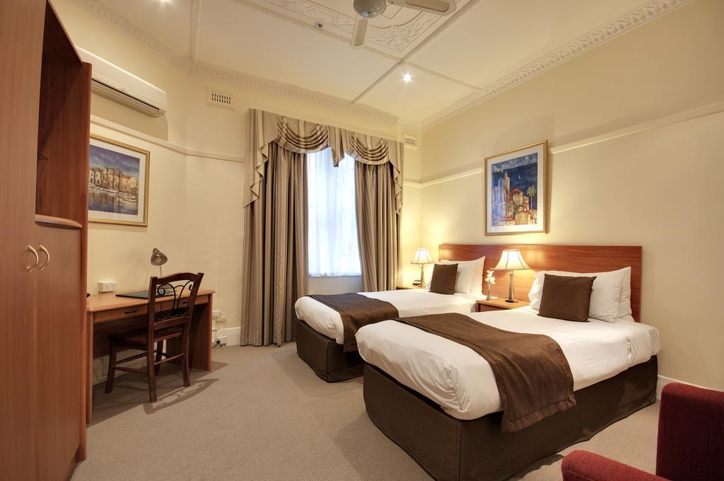 Hotel Charsfield Melbourne