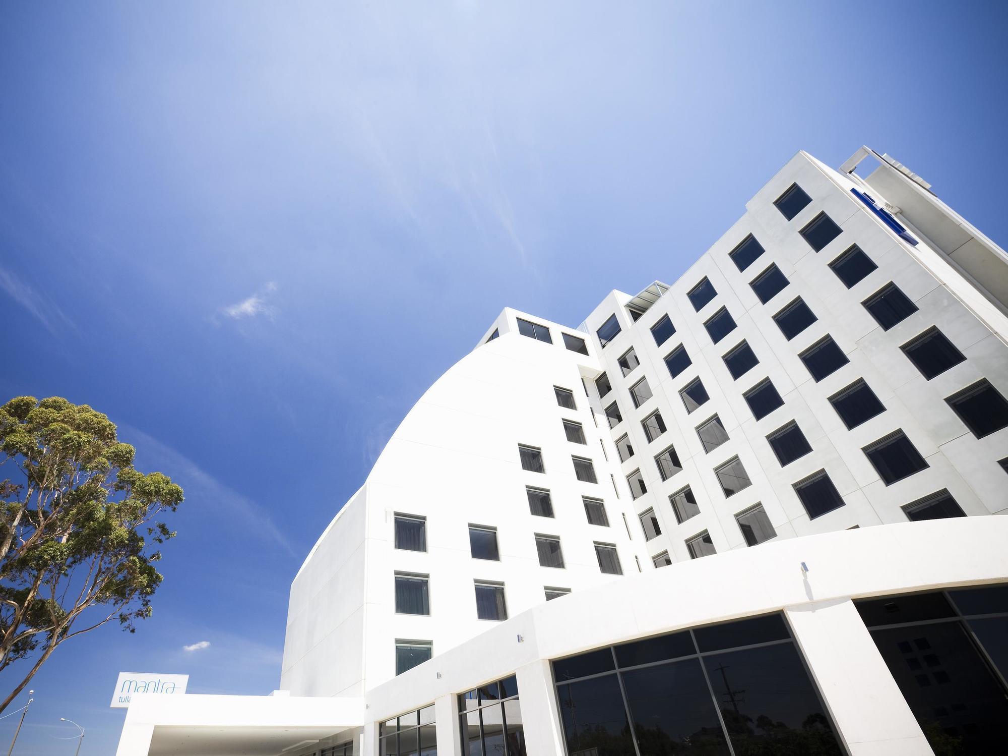 Mantra Airport Hotel 4*