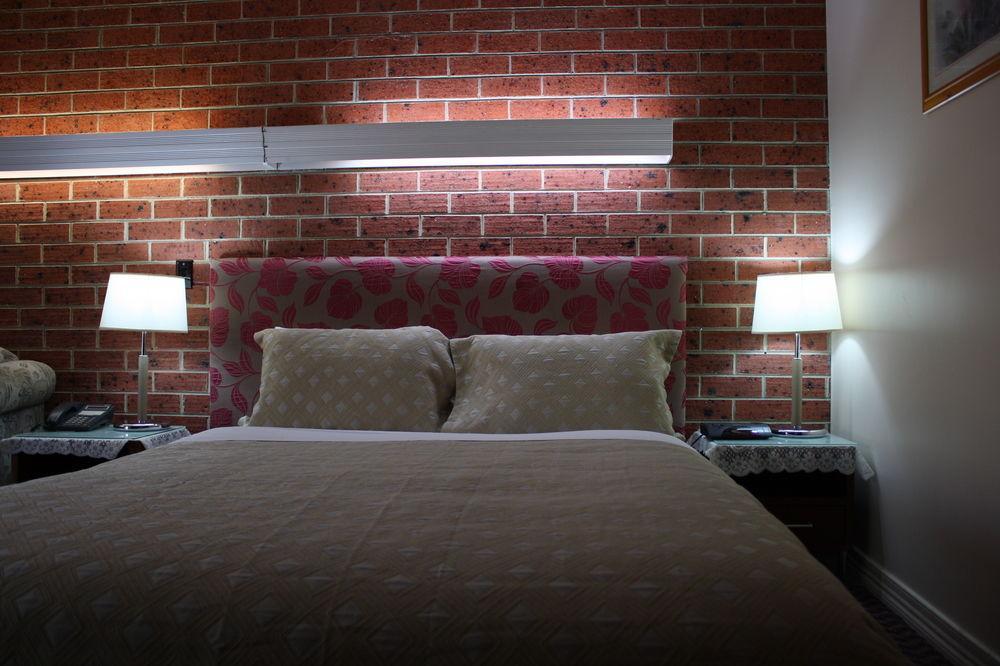 Carnegie Motor Motel 3*