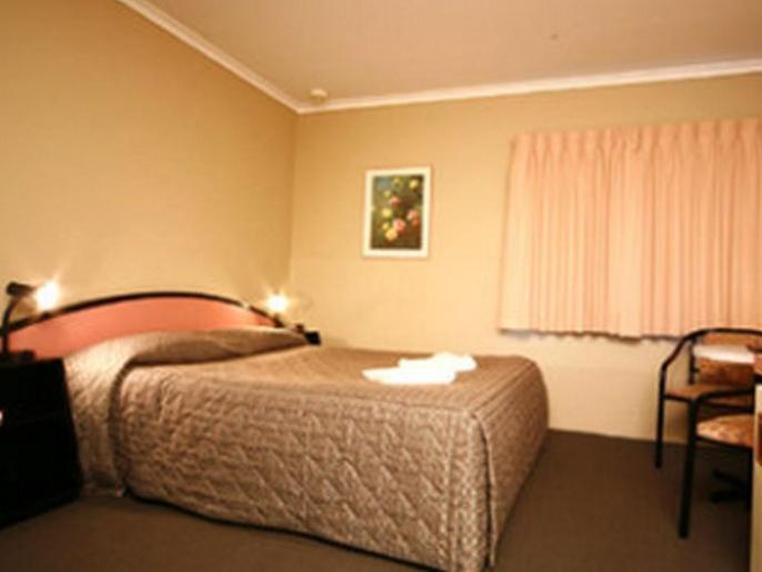 Mahoneys Motor Motel 3*