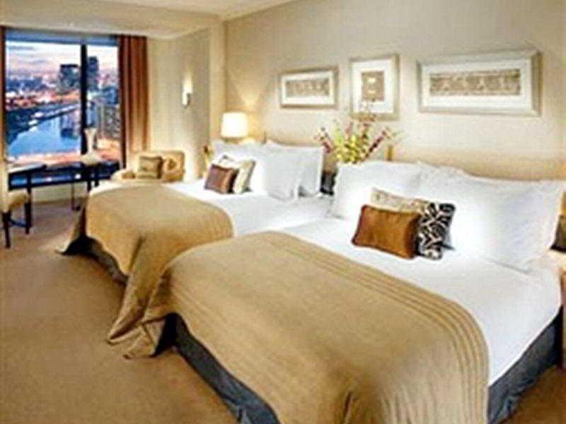 Hotel Crown Towers
