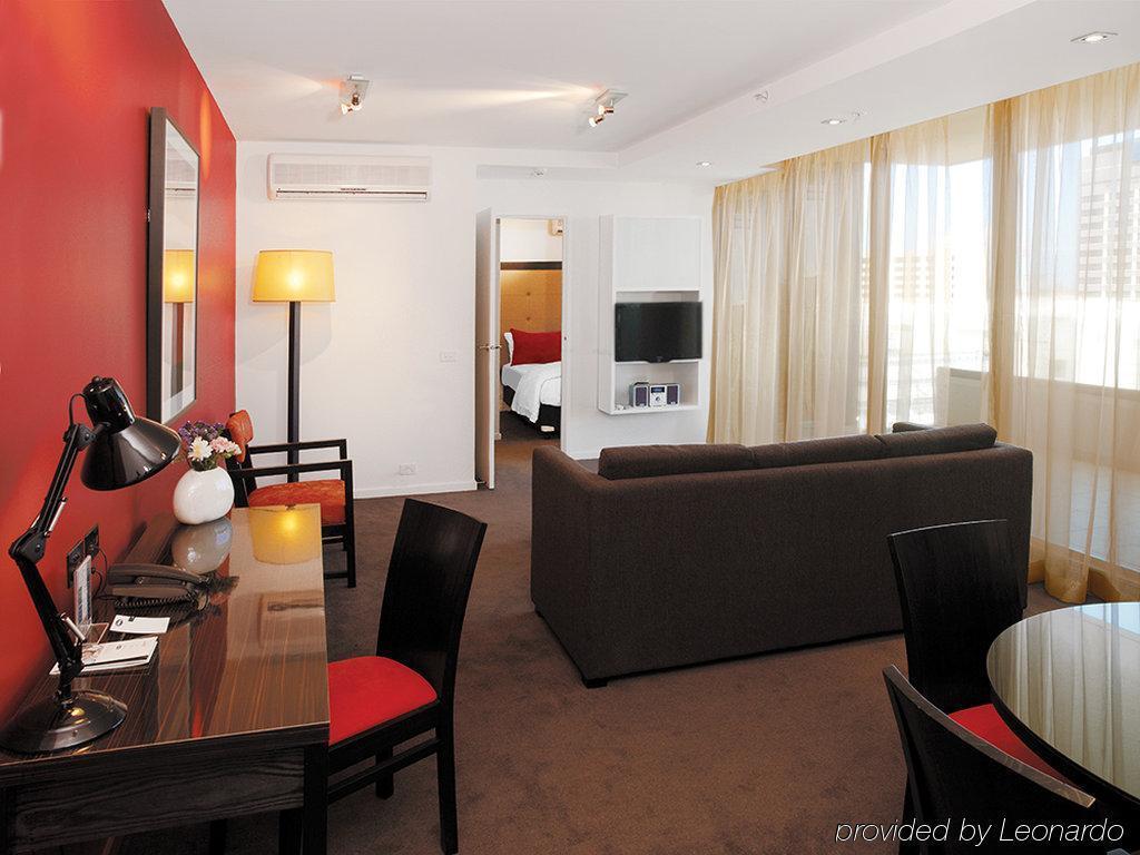 Brady Flinders Street Aparthotel