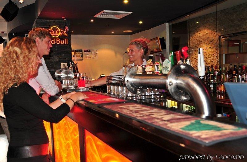 Nomads Backpackers * Melbourne