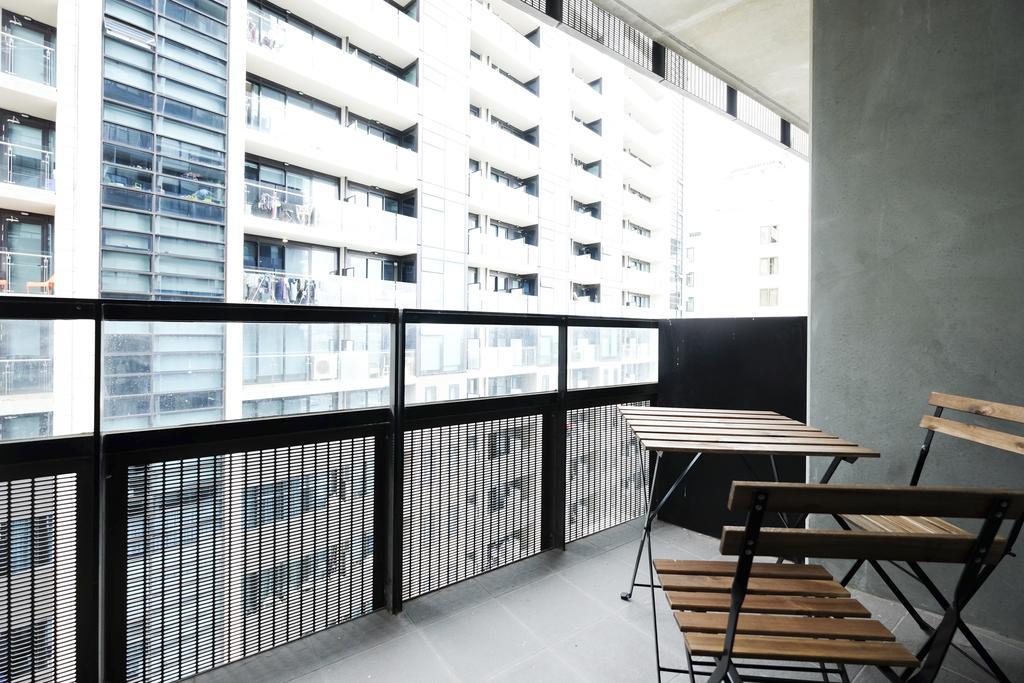 Mono Apartments On Franklin Street Apartment