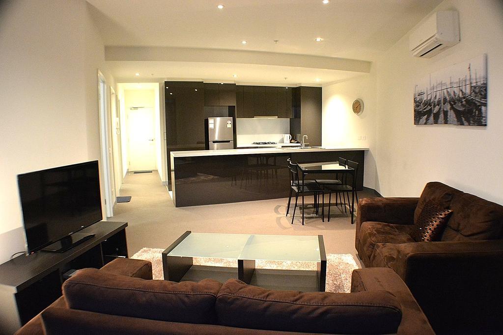 Royal Stays Serviced Apartments - Southbank Aparthotel 4*
