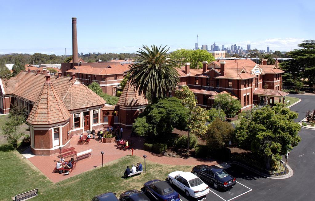 Yarra House Hostel