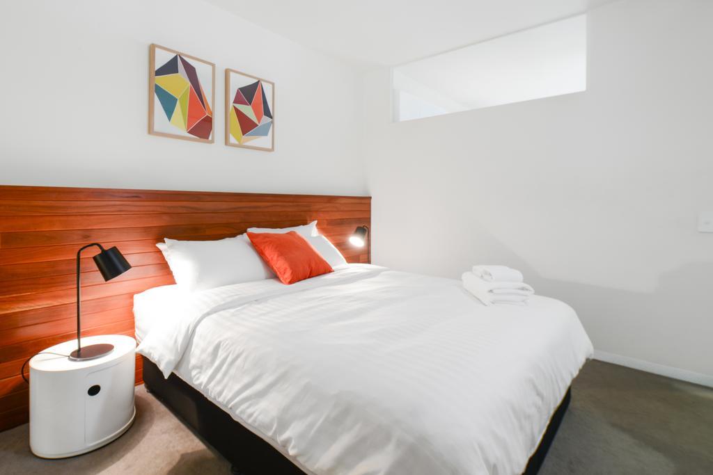 Canvas Suites On Russell Place Apartment *