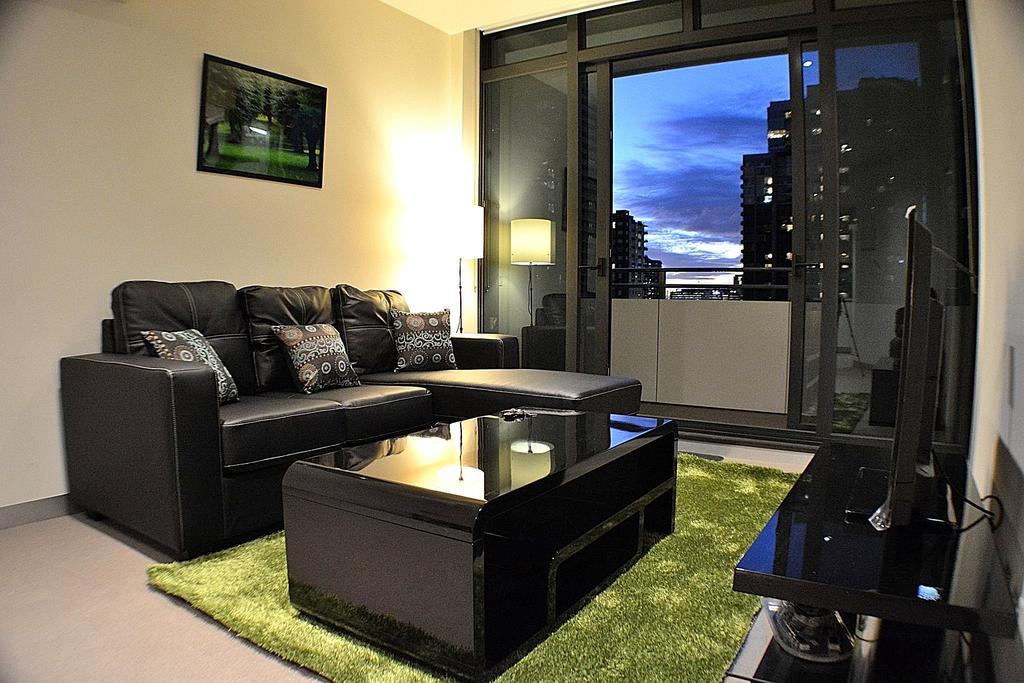 Royal Stays Serviced Apartments - Southbank Aparthotel