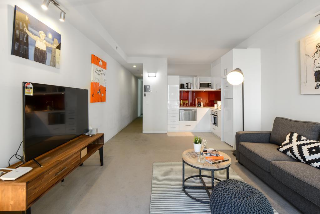 Canvas Suites On Russell Place