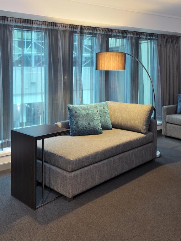 Hotel Novotel On Collins 4*