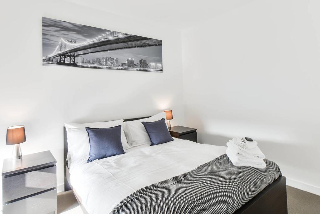 1st Choice - Docklands Apartment