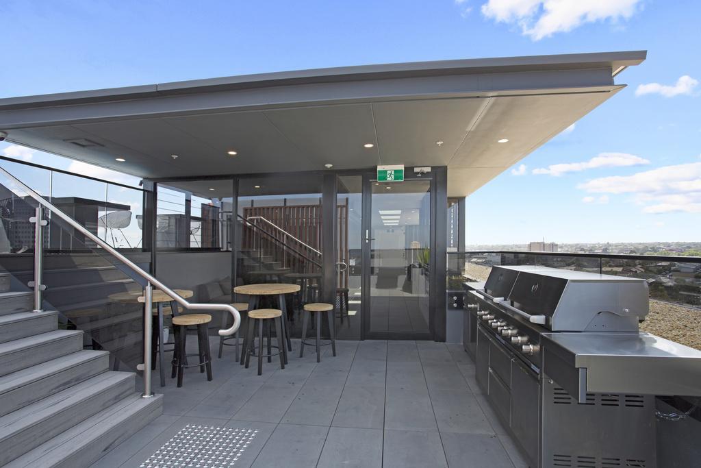 ☆ Heart Of St Kilda ☆ Infinity Pool+parking+wifi Apartment Melbourne