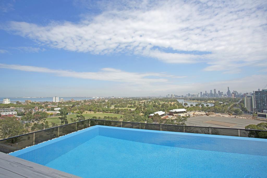 ☆ Heart Of St Kilda ☆ Infinity Pool+parking+wifi Apartment