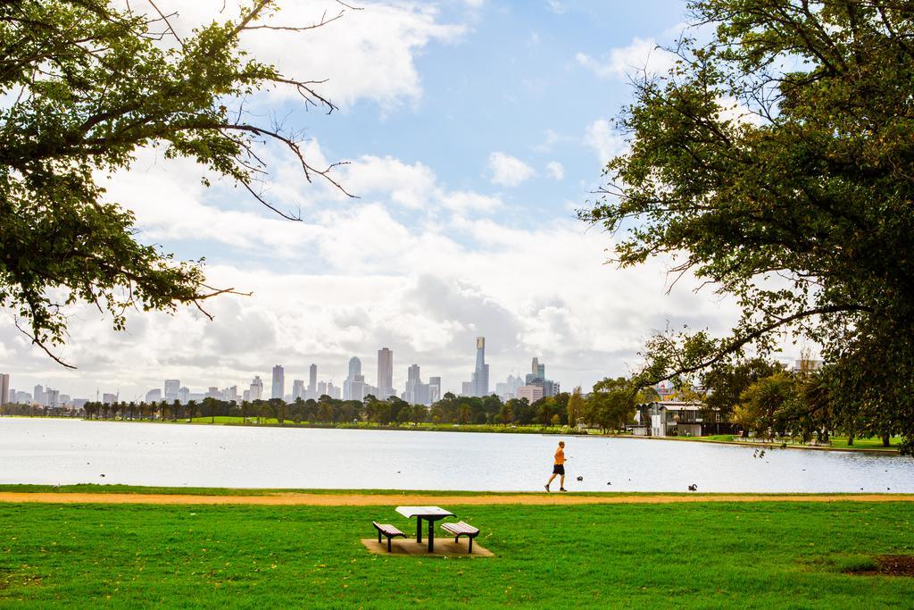 2 Bd Central Melbourne Apartment *