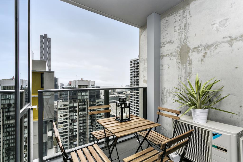 Complete Host Manhattan