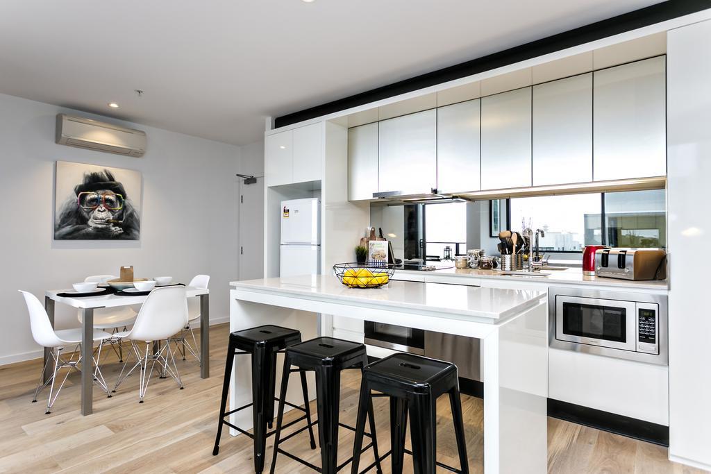 Complete Host Manhattan