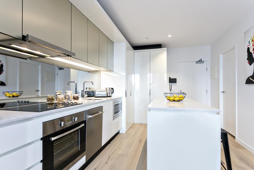 Complete Host Manhattan Melbourne