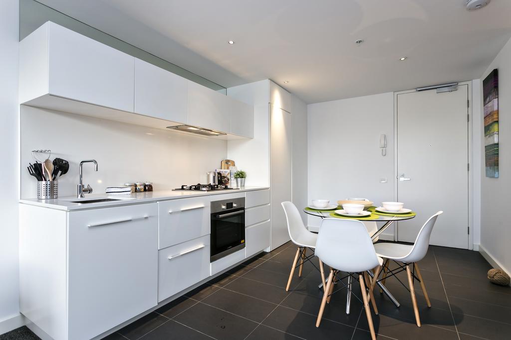 Complete Host Guilfoyle Melbourne