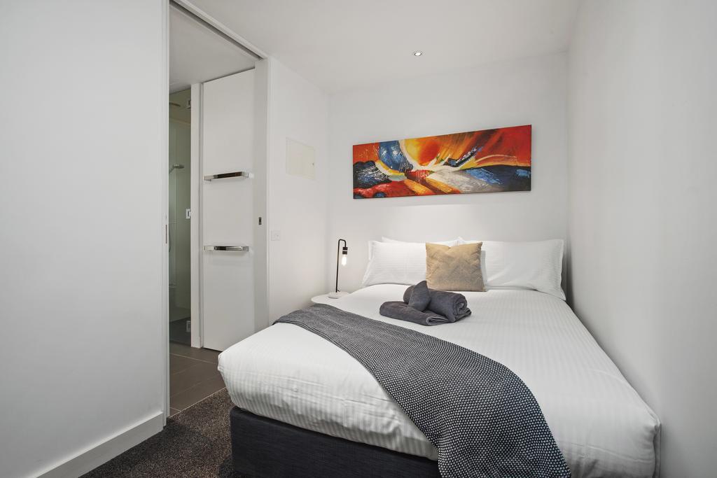 Complete Host Guilfoyle Apartment *