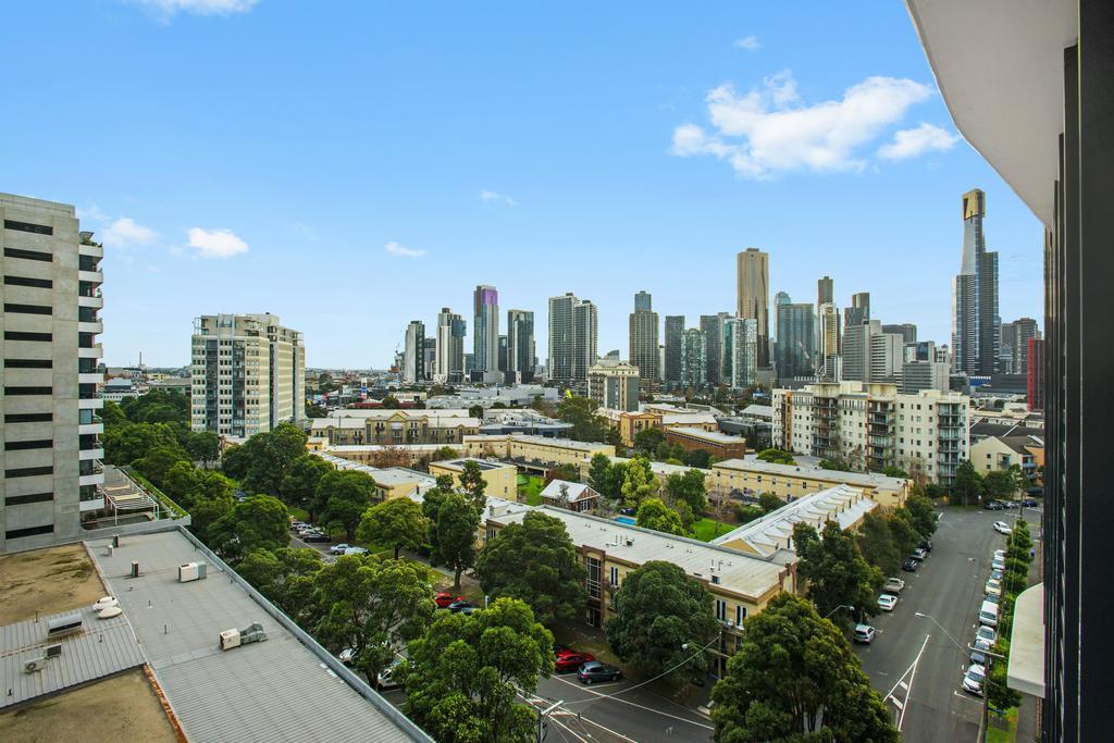 Complete Host Guilfoyle * Melbourne