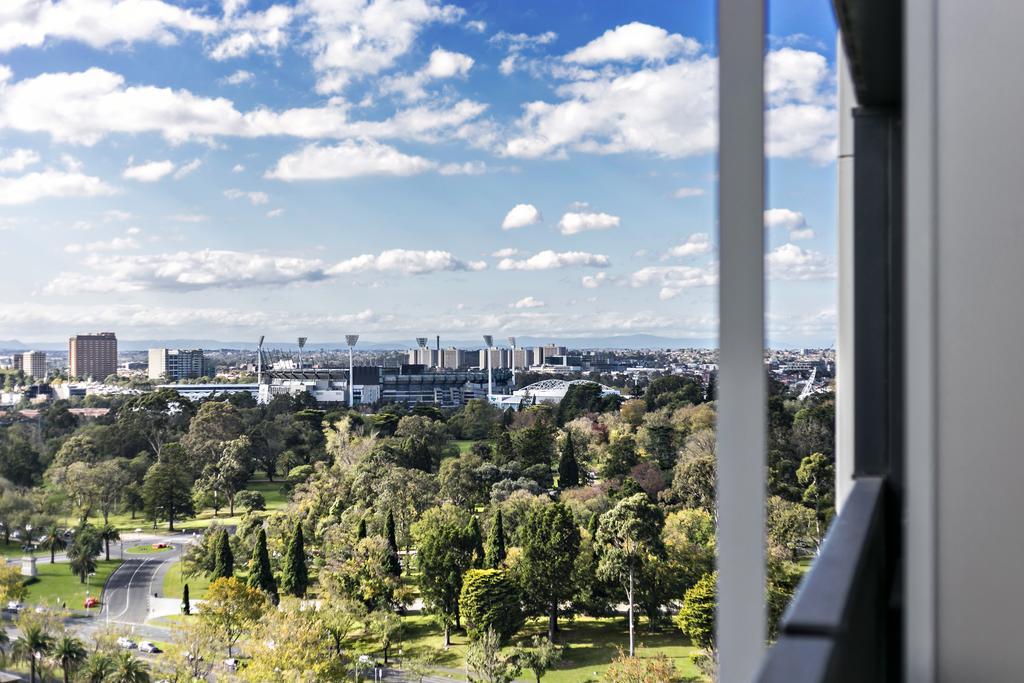 Complete Host Guilfoyle Melbourne