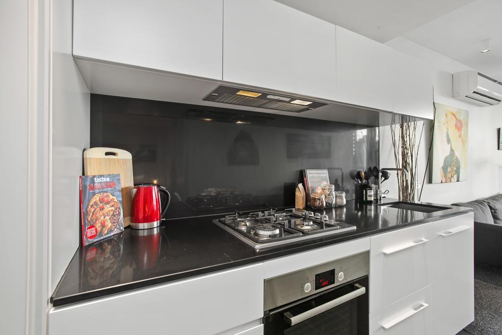 Complete Host Guilfoyle Apartment *