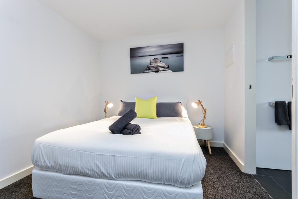 Complete Host Guilfoyle Melbourne