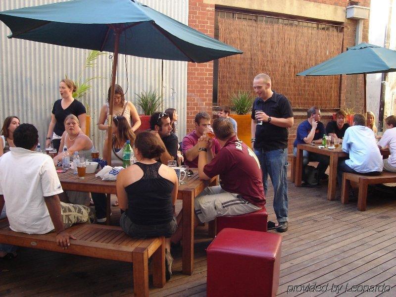 Nomads Backpackers Hostel *