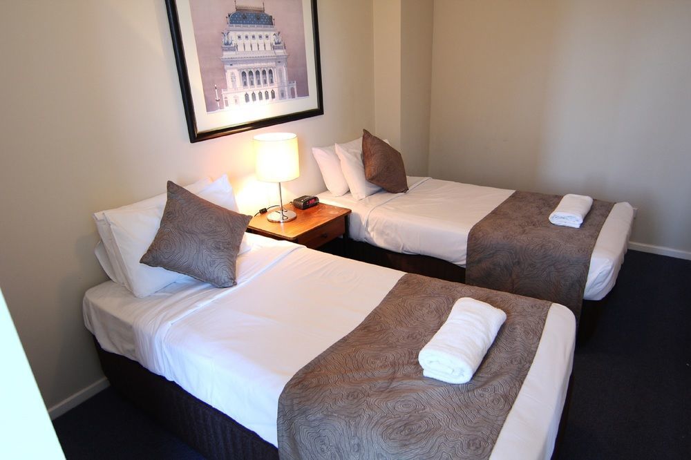 Paramount Aparthotel