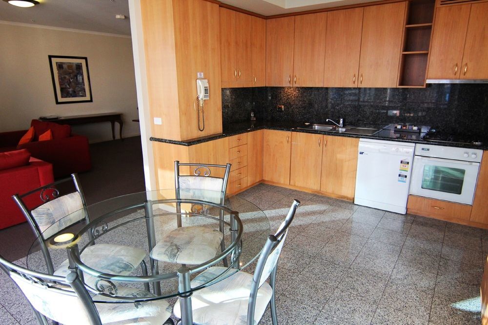 Paramount Aparthotel