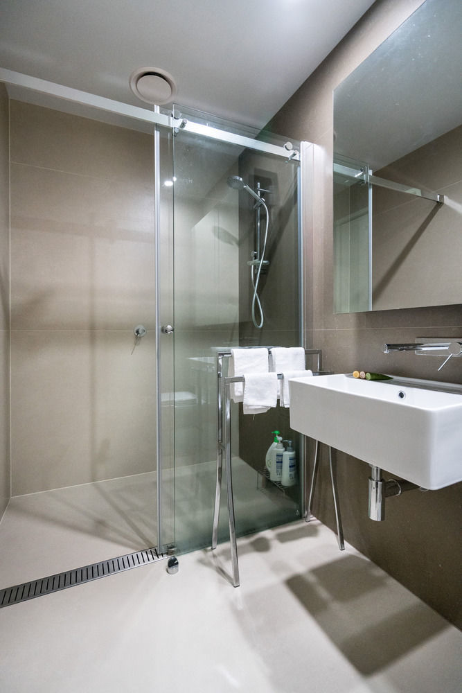 Stayicon Serviced On Collins 5*