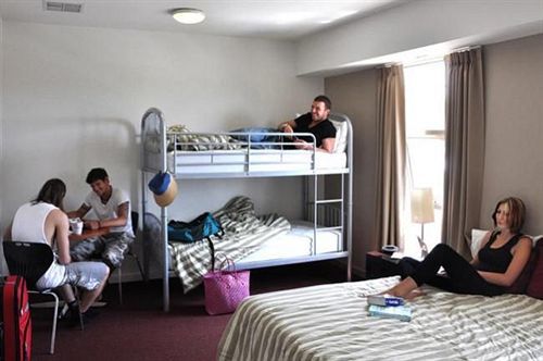 Hostel Habitat Hq *