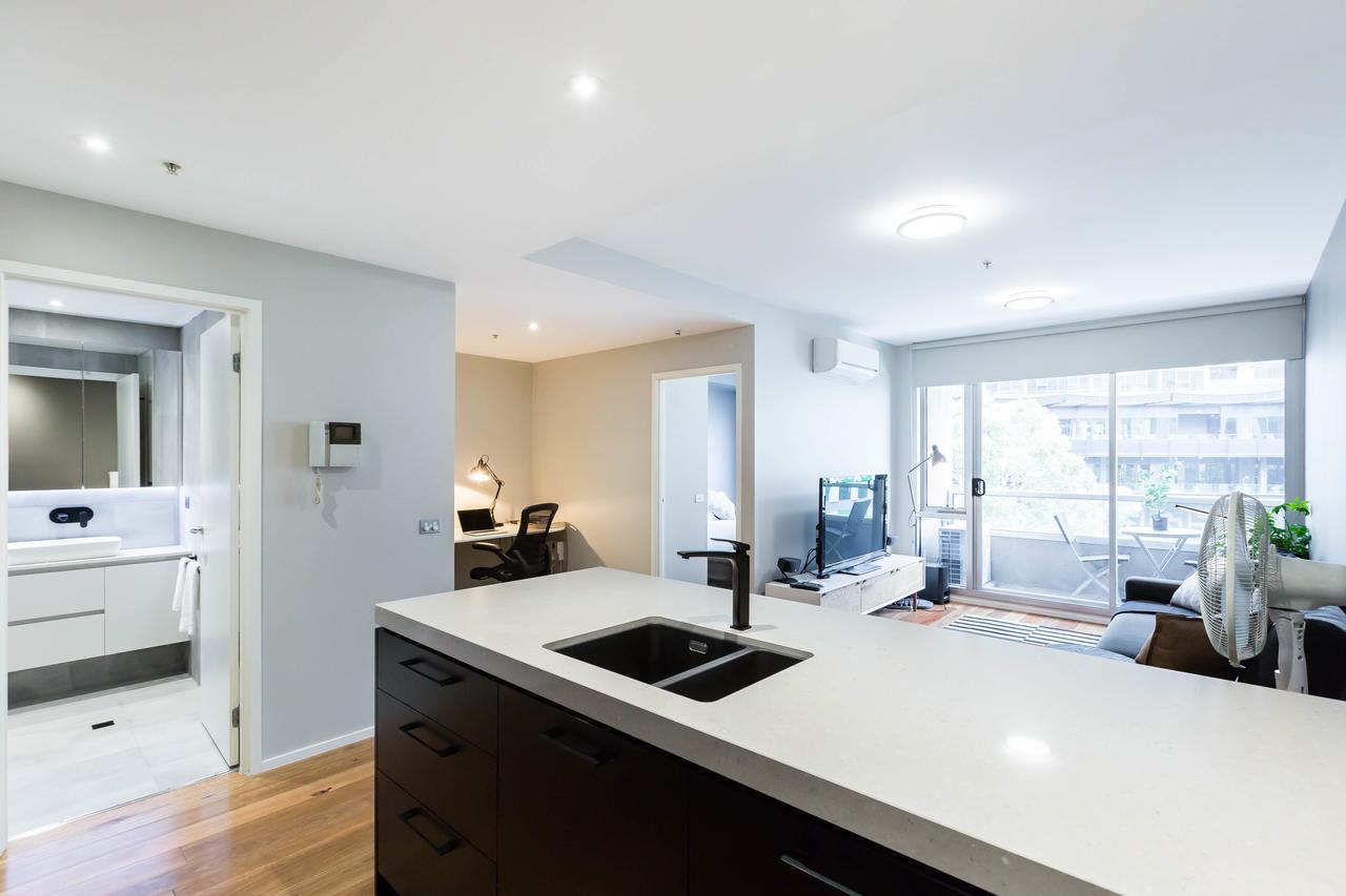 Sandra - Beyond A Private Apartment Melbourne
