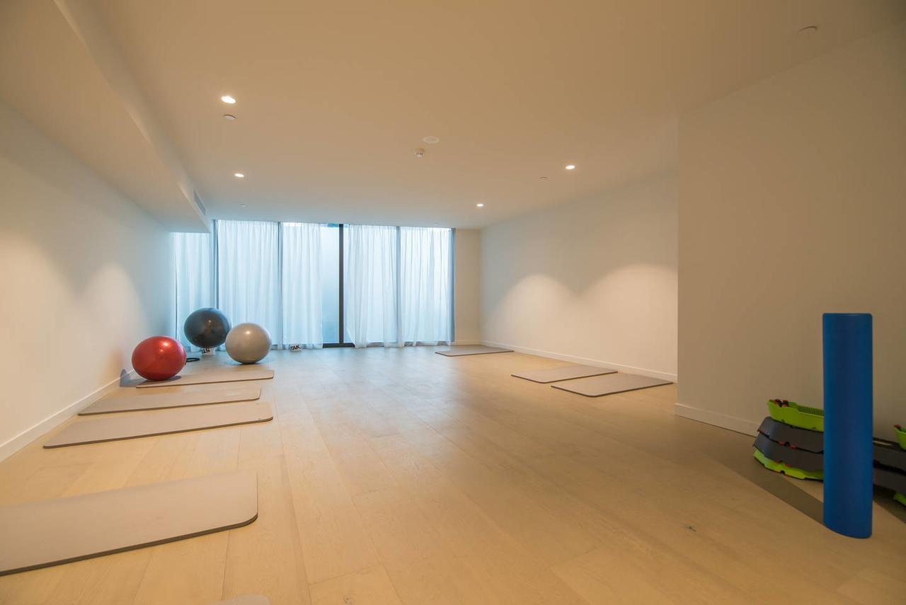 Eq Tower Luxury 2 Bedroom Skyline Cbd Apartment Melbourne