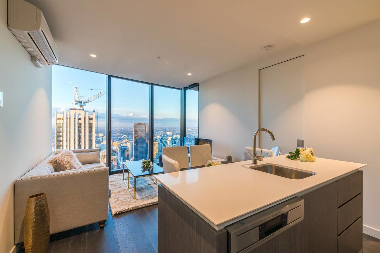 Eq Tower Luxury 2 Bedroom Skyline Cbd Melbourne