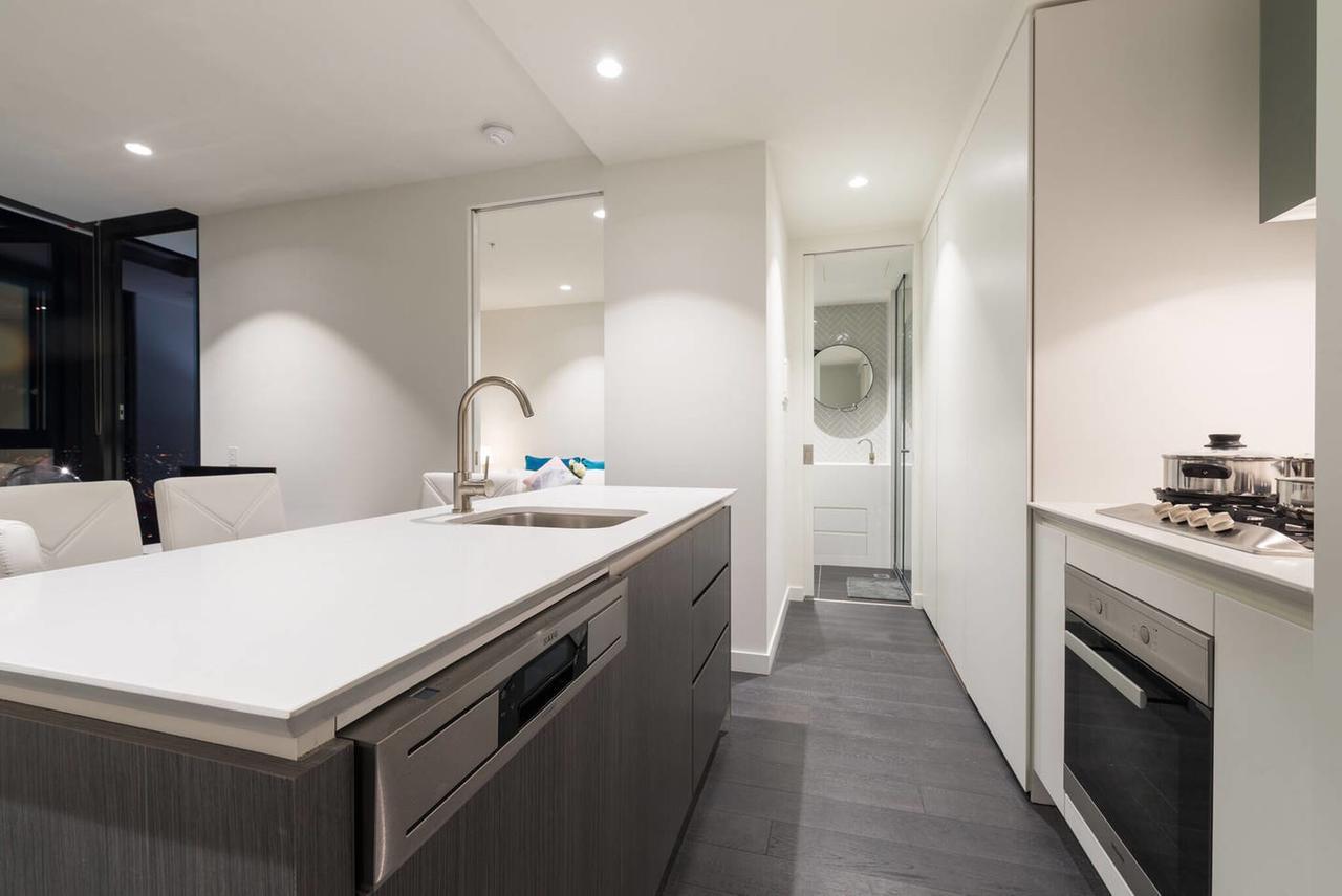 Apartment Eq Tower Luxury 2 Bedroom Skyline Cbd Melbourne