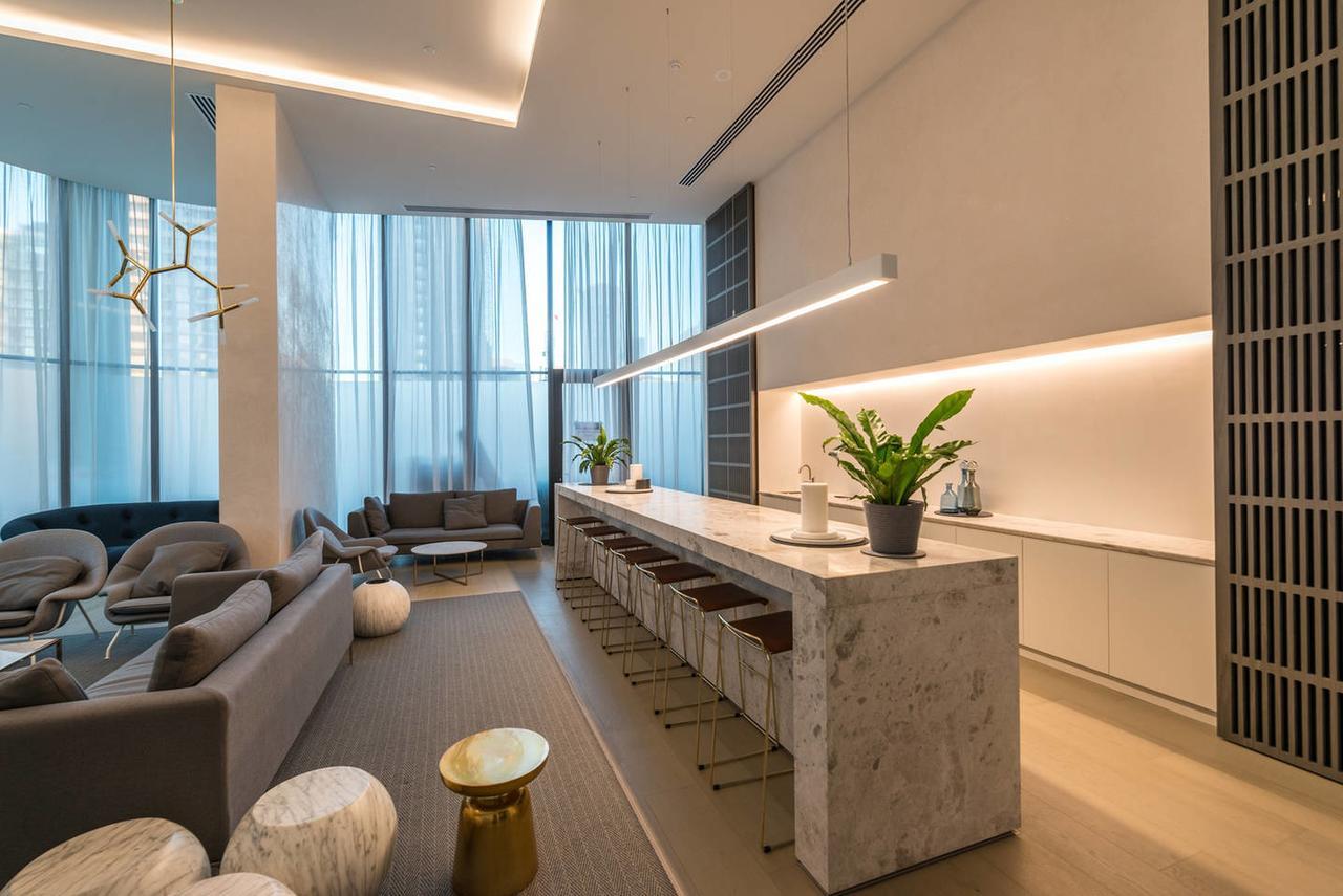 Apartment Eq Tower Luxury 2 Bedroom Skyline Cbd Melbourne