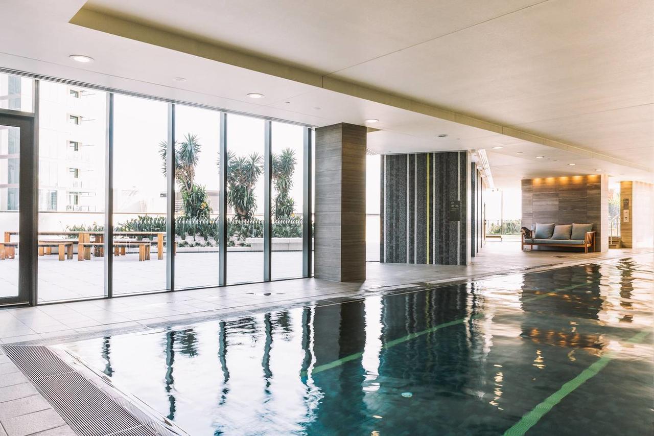 Experience Waterfront Luxury With Views *