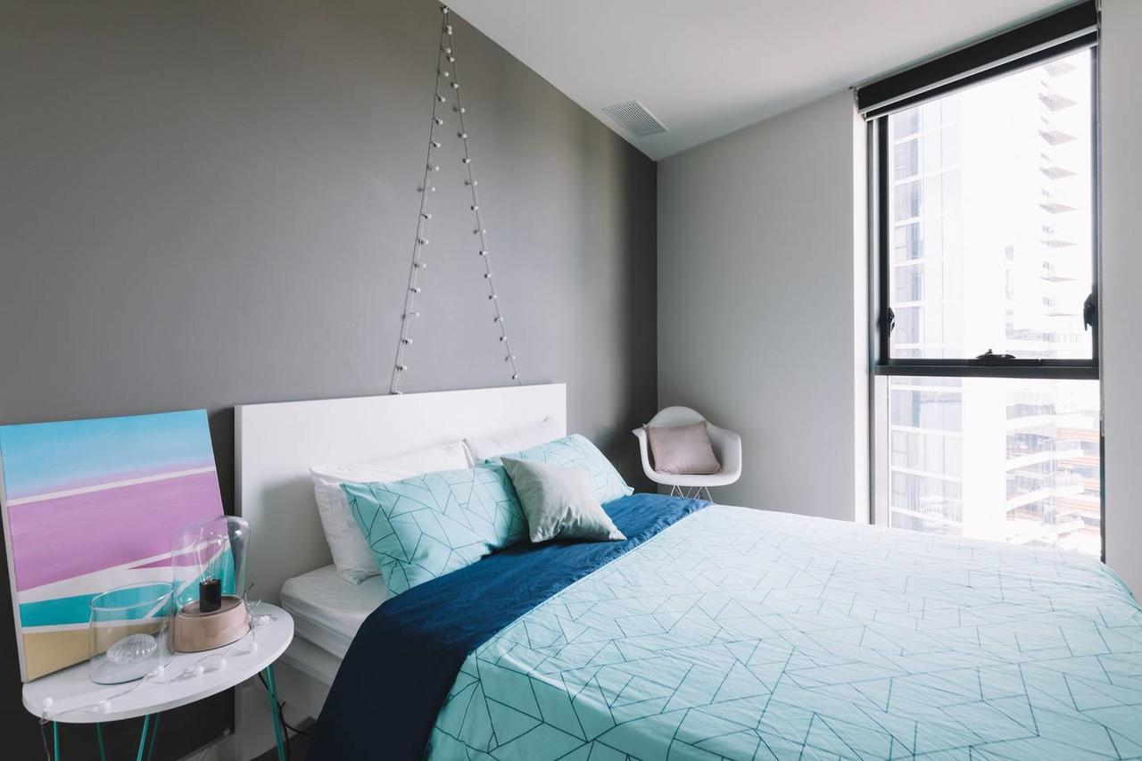 Experience Waterfront Luxury With Views Apartment Melbourne