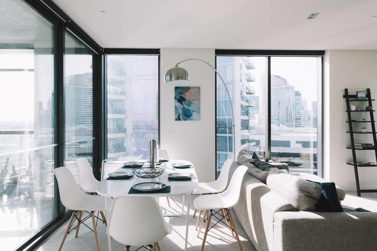 Experience Waterfront Luxury With Views Apartment