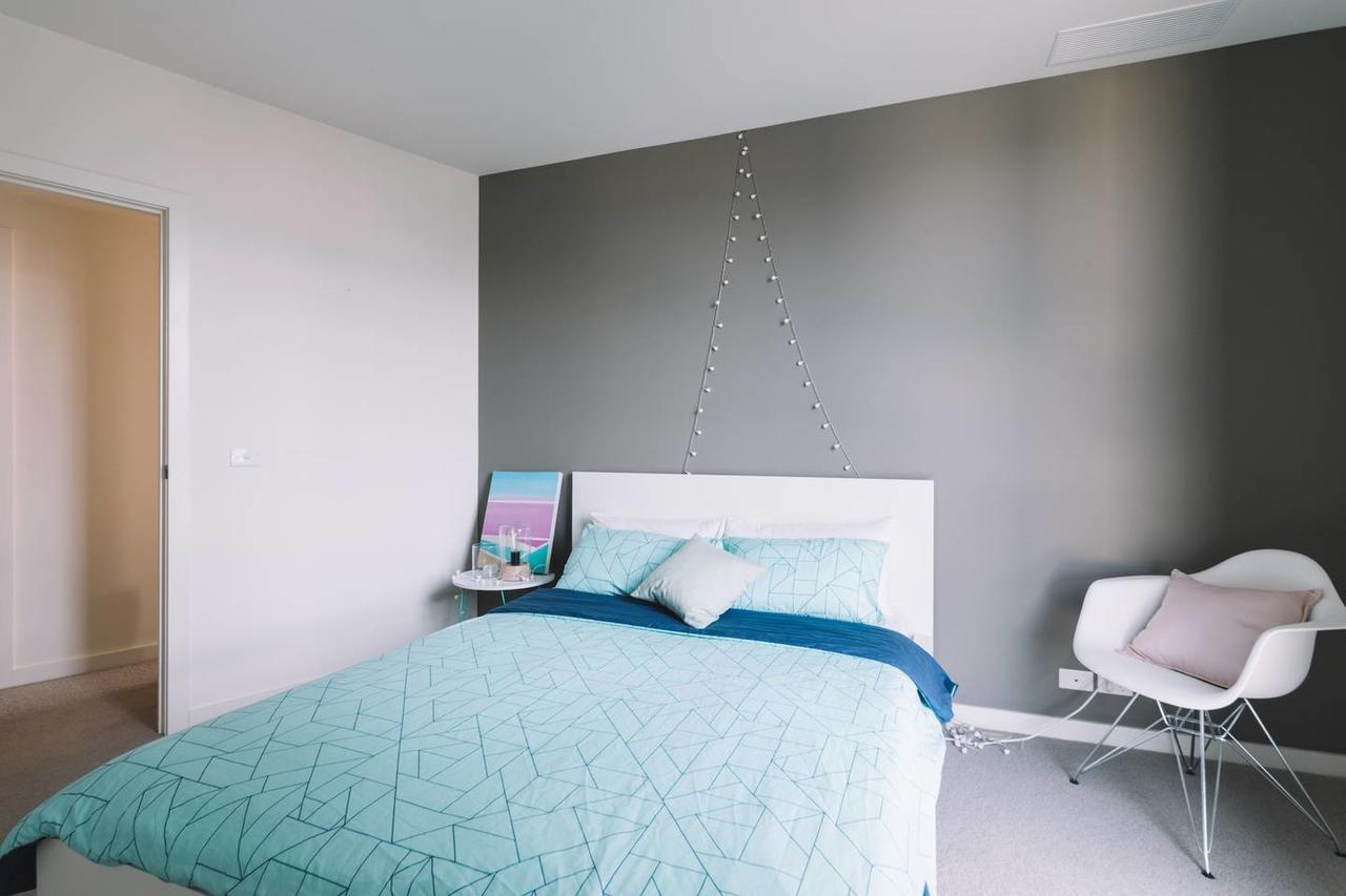 Experience Waterfront Luxury With Views Apartment Melbourne