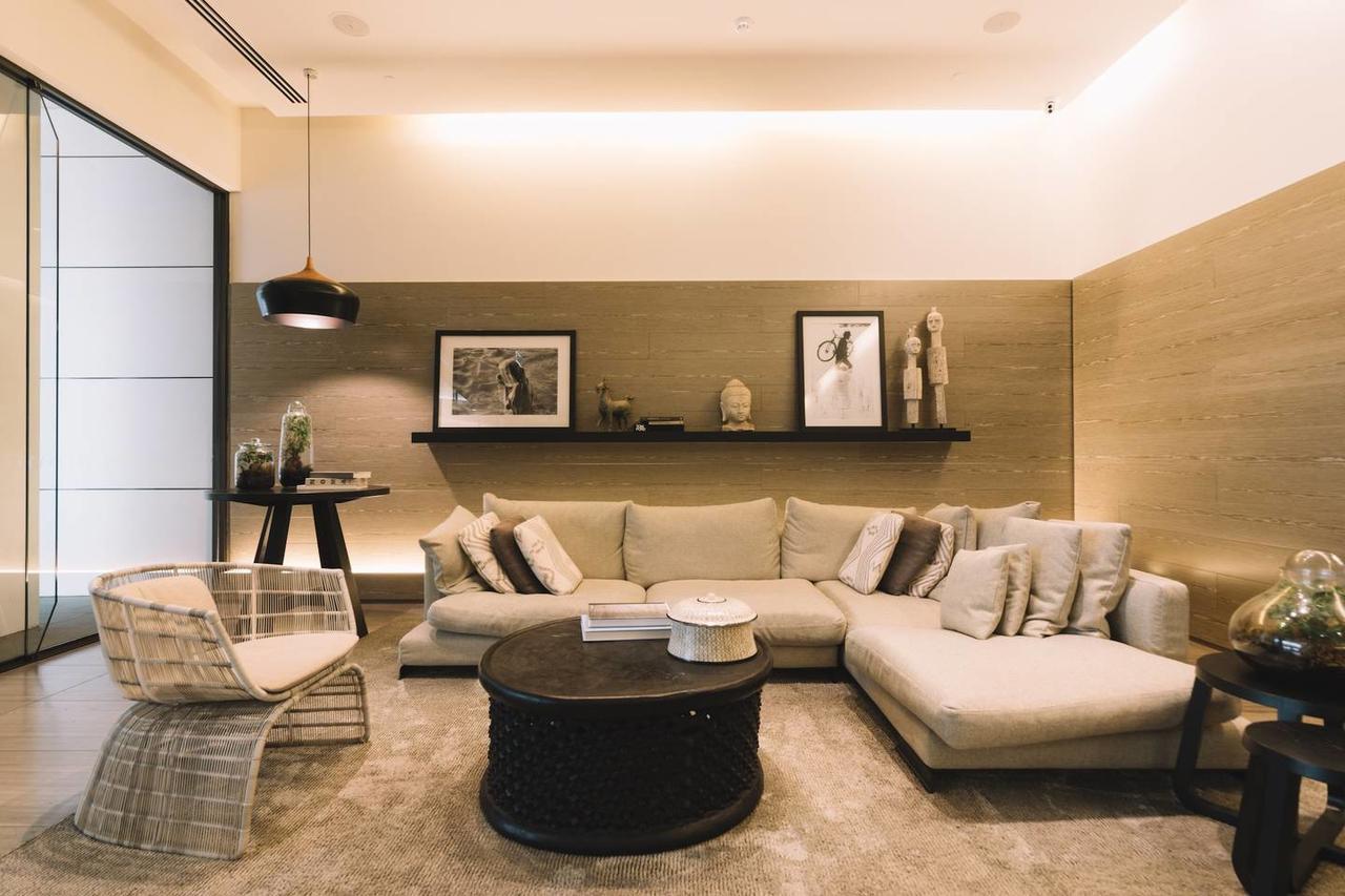 Experience Waterfront Luxury With Views Apartment