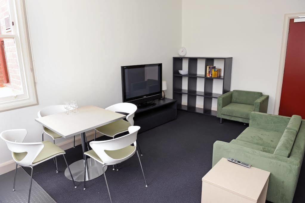 Yarra House Hostel